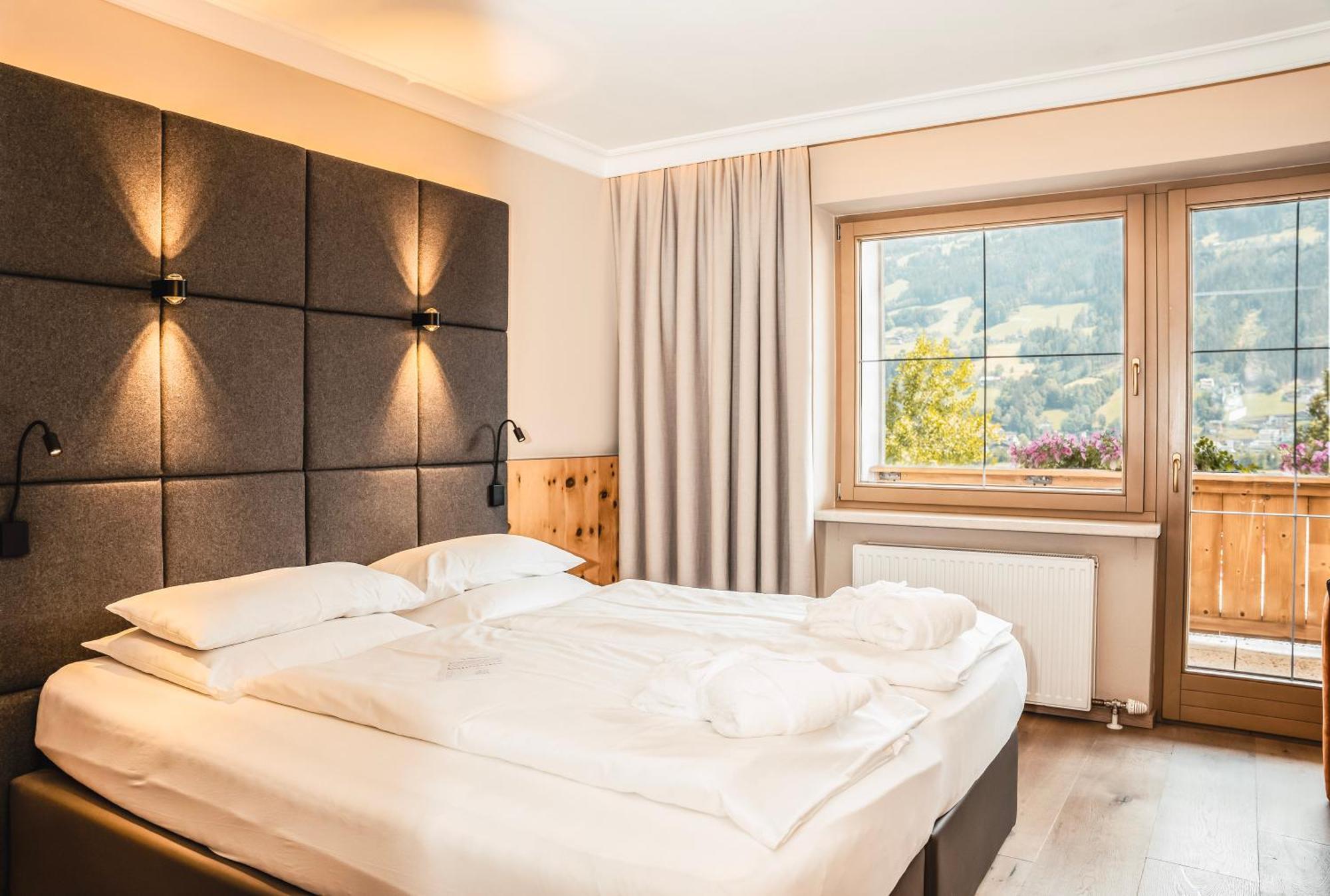 Held Hotell Fügen Eksteriør bilde